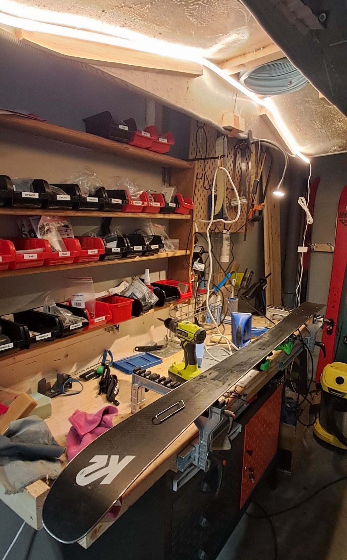 L'atelier ski d'Alpi 9 Briançon habitué des réparations et entretiens sur les ski de randonnée